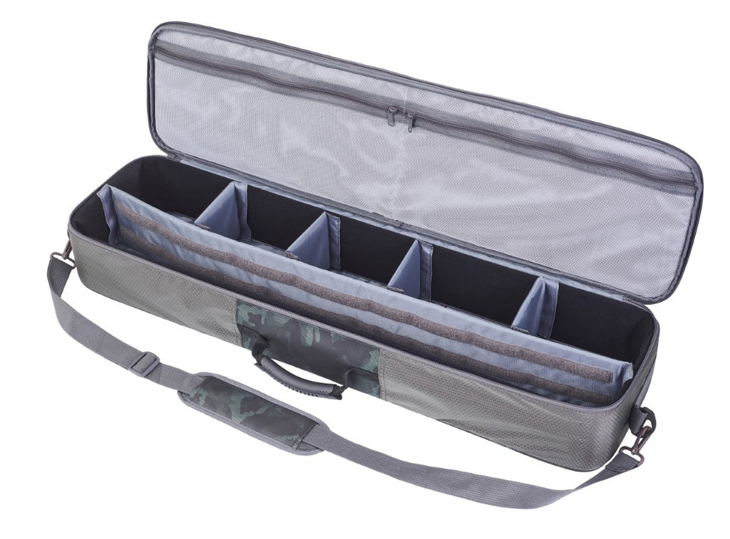 Intérieur compartimenté de la valise JMC Rod Care Camo